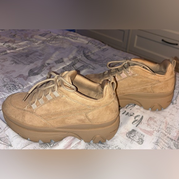 Madden Girl Shoes - Picture 2 of 2